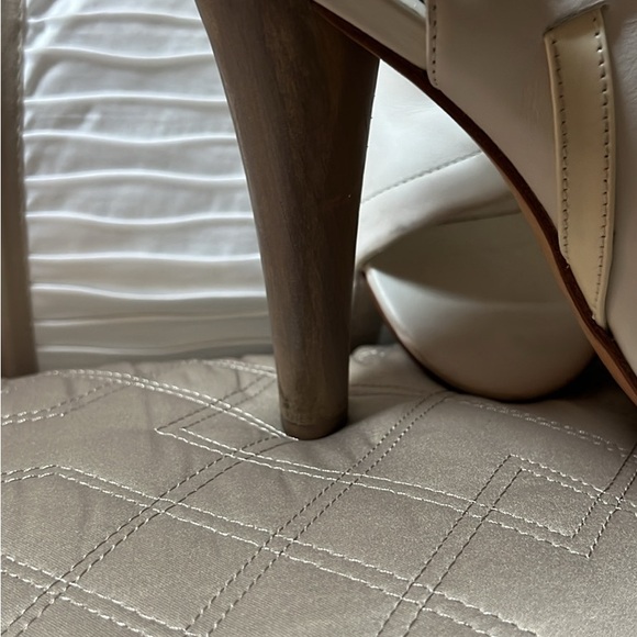 BCBG heel cream 9 1/2 - Picture 4 of 4